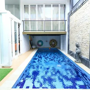 Donata House Проживание в семье